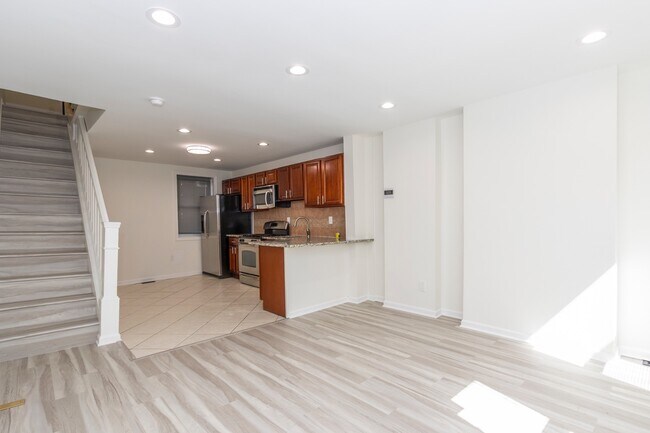 Building Photo - 2711 Oakford St