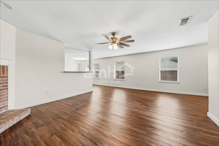 Building Photo - 803 Windflower Dr