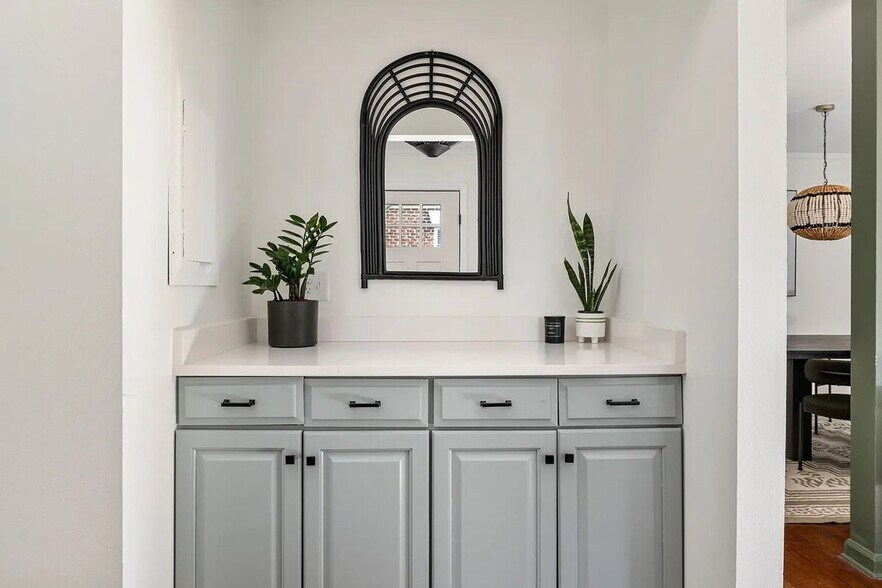 Building Photo - 4 Gateway Walk