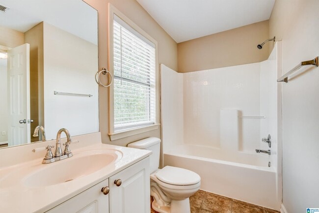 Building Photo - 2212 Rushton Ln