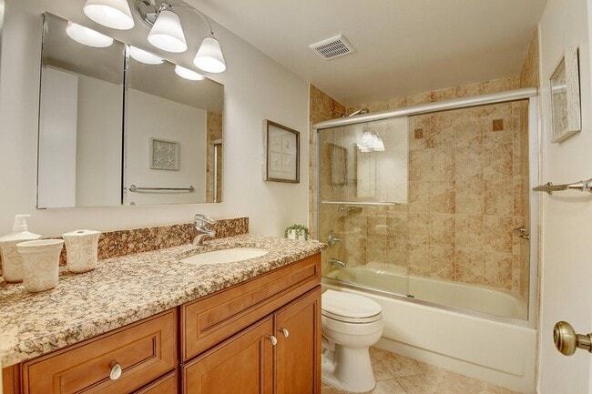 Building Photo - 950 Lavers Cir