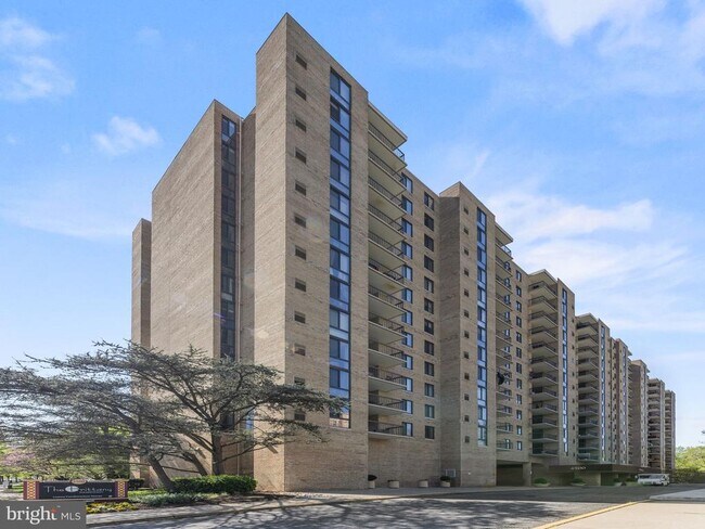 Building Photo - 4500 S Four Mile Run Dr