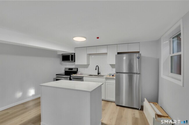 Building Photo - 194 Hartford Rd