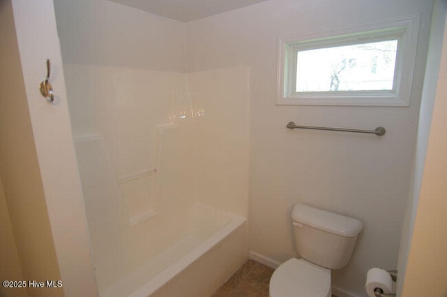 Building Photo - 462 Snow Hill St