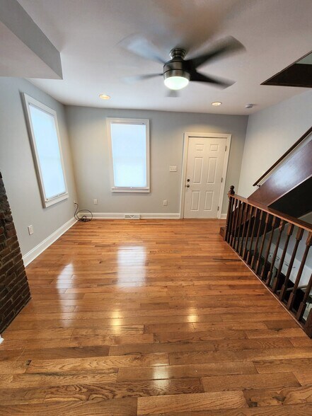 Building Photo - 4507 Davison St
