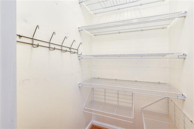 Building Photo - 2232 Woodbriar Dr
