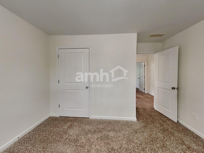 Building Photo - 781 Sonoma Dr SW