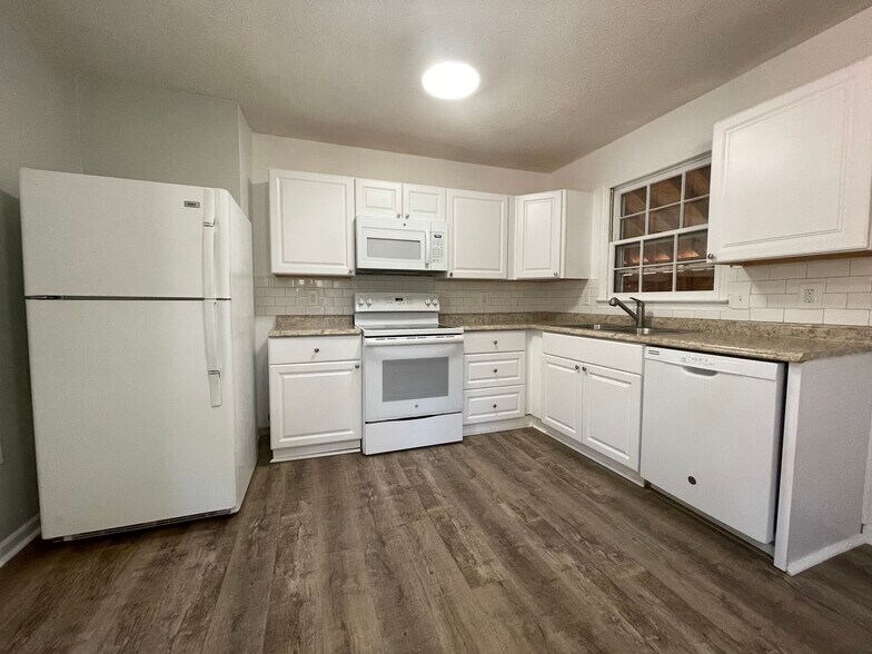 Building Photo - 195 N Etowah Dr