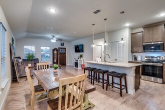Building Photo - 108 Arrowhead Dr