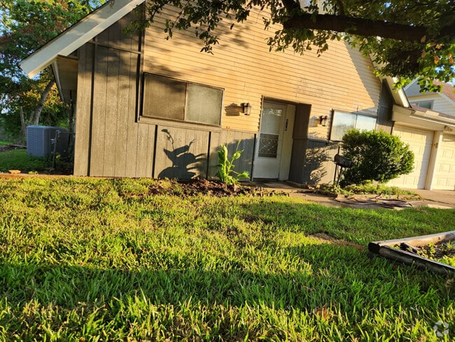 Building Photo - 514 Hughes Dr