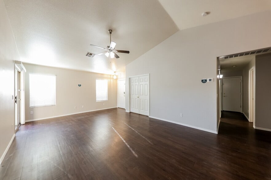 Building Photo - 12738 W Redfield Rd