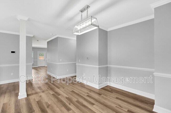 Building Photo - 2703 E Surrey Dr