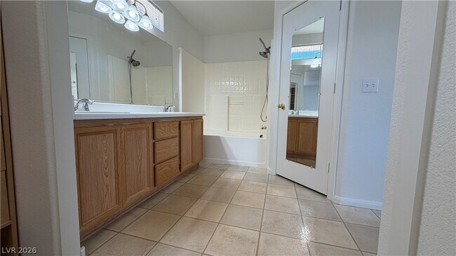Building Photo - 2424 Predera Ave