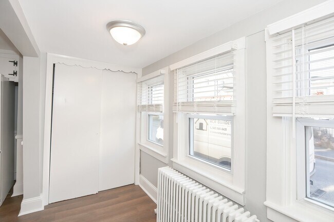 Building Photo - 39 Bourne St