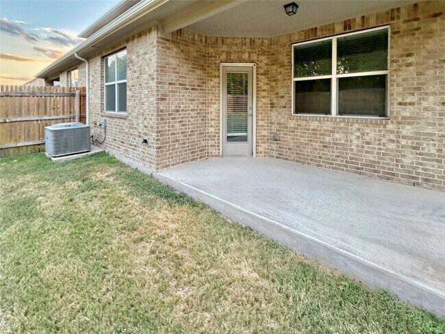 Building Photo - 1061 Winnsboro Lp
