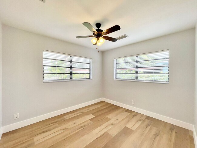 Building Photo - Beautifully remodeled 4 bedroom, 3 full ba...