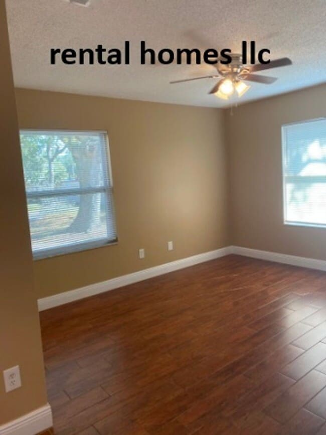 Building Photo - Patio Home with 3 Bedroom and 2 Bathrooms, Minutes Away From UCF, Technology Park, & the E/W Expr...