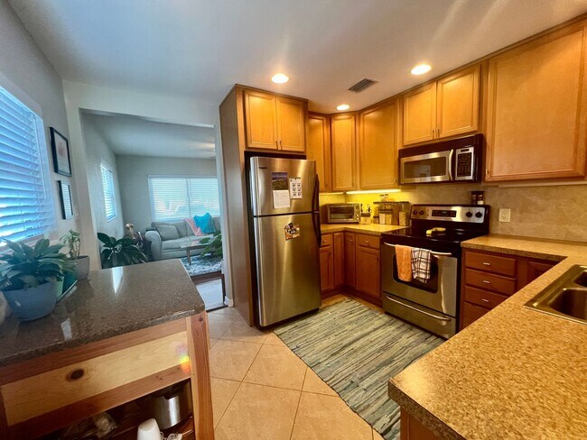 Building Photo - 2 Bed/1Bath/1 Car Garage Home