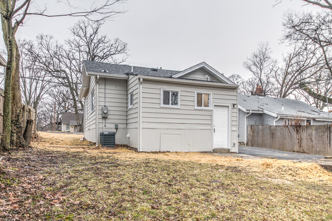 Building Photo - 2130 N Warson Rd