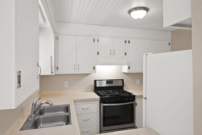 Building Photo - 129 N Cabrillo Ave