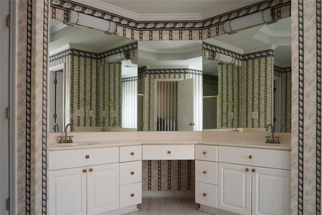 Building Photo - 385 Sweet Ivy Ln