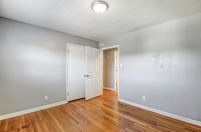 Building Photo - Beautifully Updated 4-Bed, 2.5-Bath Ranch Home in Belmont