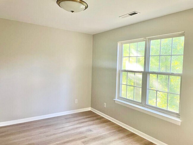 Building Photo - 10654 S Hall Dr