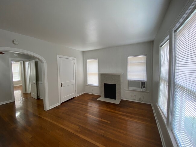 Building Photo - 419 W Polk St