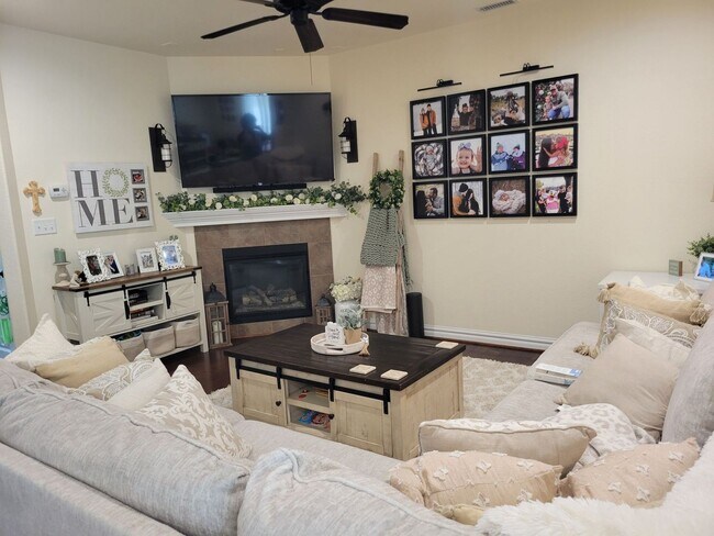 Building Photo - Beautiful 3BD/2.5BA 2 story condo in the Sherwood Lakes Neighborhood!