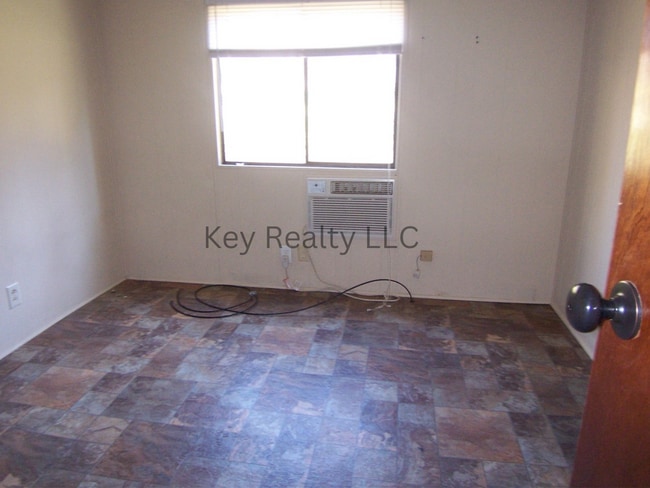 Building Photo - 48 Little John Ln