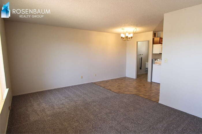 Building Photo - 1020 N Pueblo Dr