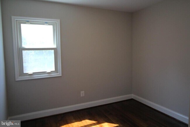 Building Photo - 3404 Elmwood Dr