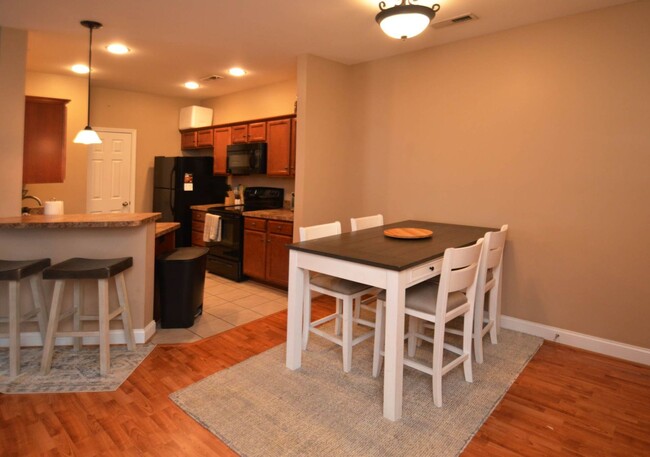 Building Photo - 2 Bedroom furnished Condo in Cornerstone -...