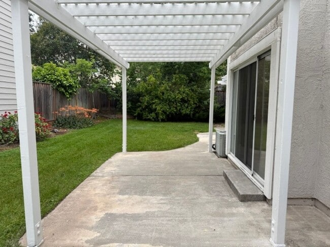 Building Photo - Spacious 3 Bedroom 2.5 Bath Two Story Home in Desirable Almaden Neighborhood