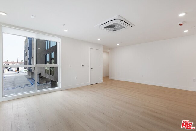 Building Photo - 8561 Belmont St