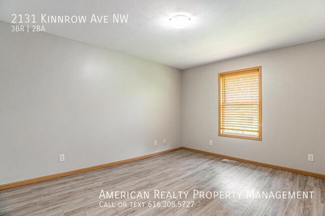 Building Photo - 2131 Kinnrow Ave NW