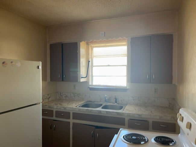 Building Photo - 110 Ave F Ave