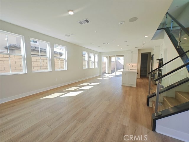 Building Photo - 586 McFadden St