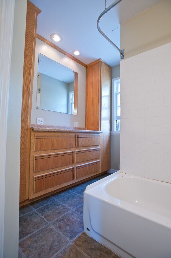 Building Photo - 8/1-$1745 – 3 BR with Laundry, Upper Flat Close to Lakefront and UWM - 2431 N Farwell