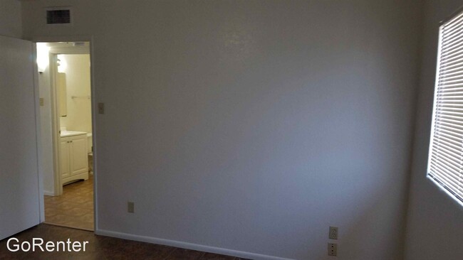 Building Photo - 2 br, 1 bath House - 513 N 40th Ave #8