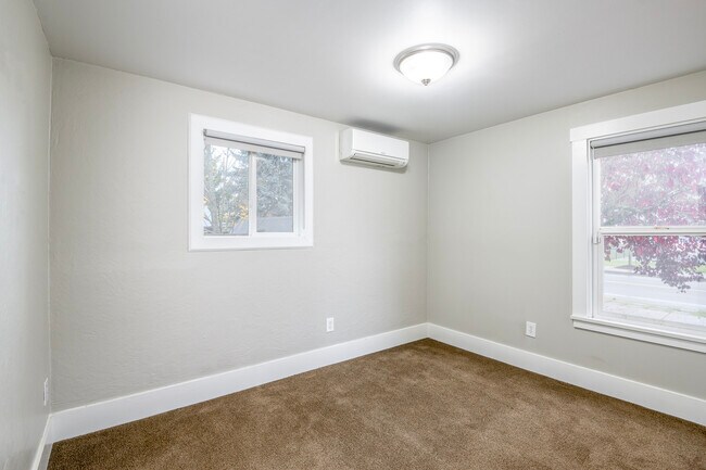 Building Photo - 117 Mosman Ave SW