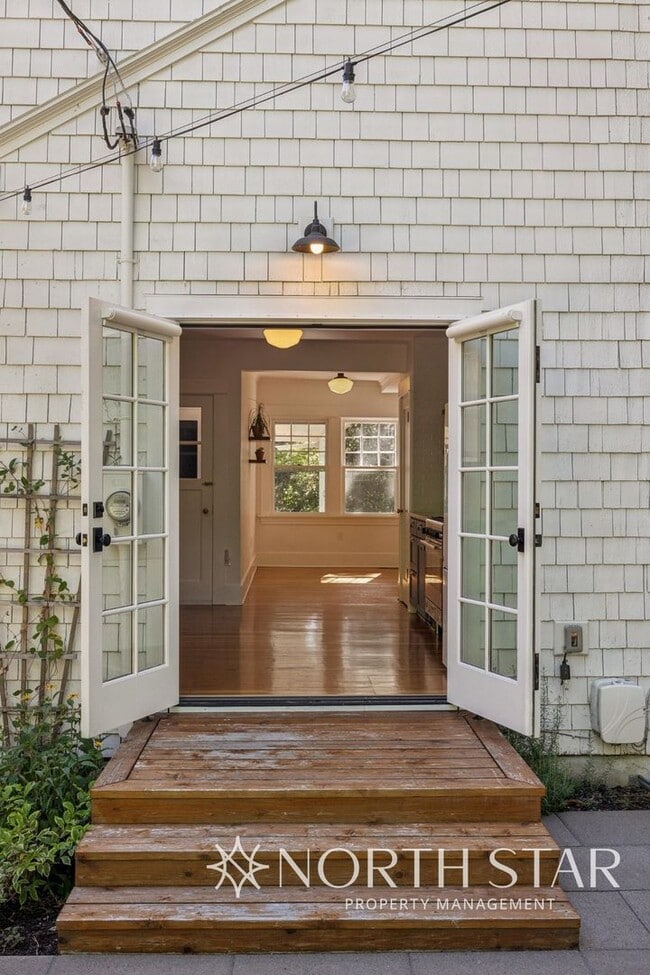 Building Photo - Charming Broadmoor Historic Farmhouse on a...