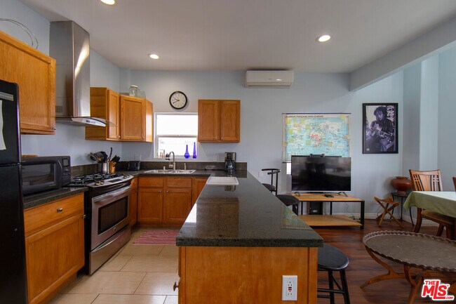 Building Photo - 8703 San Pedro St
