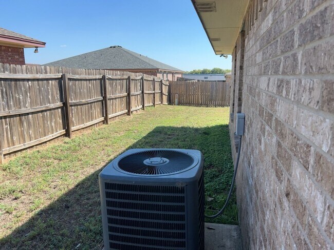 Building Photo - 4303 Elms Run Cir