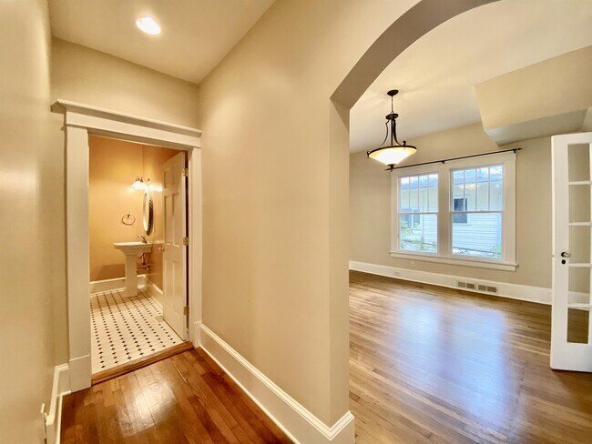 Building Photo - 1105 Virginia Ave