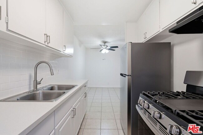 Building Photo - 4100 W 1st St