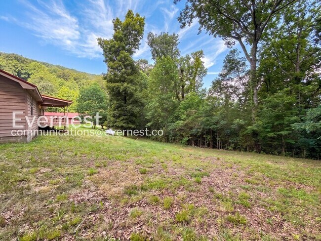 Building Photo - 2 Bed/1 Bath Home with Carport / Pet-Friendly / Available Now!