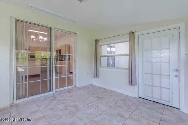 Building Photo - 8985 Redtail Dr