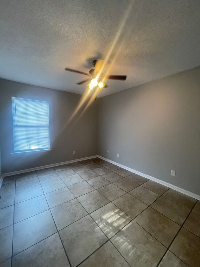 Building Photo - 113 Leeswood Cir
