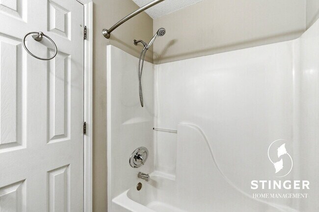 Building Photo - 12 Robin Way